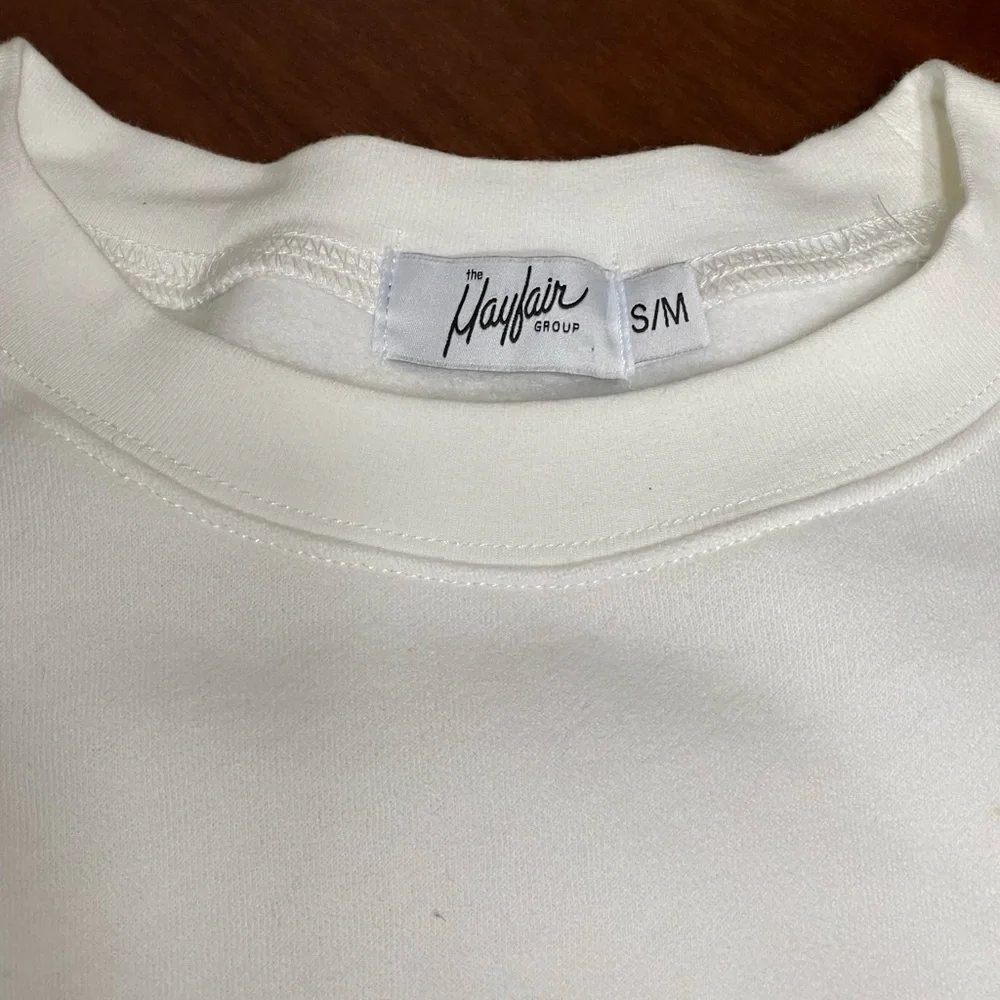 The Mayfair Group Sweatshirt Crewneck Somebody Loves You - Picture 4 of 13